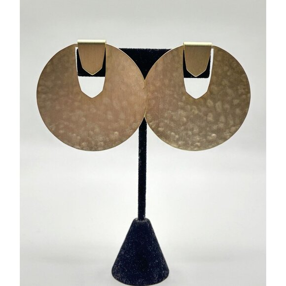 Kendra Scott Hammered Gold-Tone Statement Hoop Earrings - Picture 7 of 8